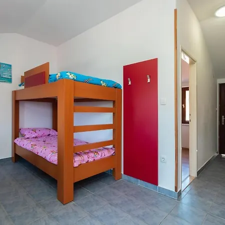 Apartment Oleander - Stone House With Shared Swimming Pool