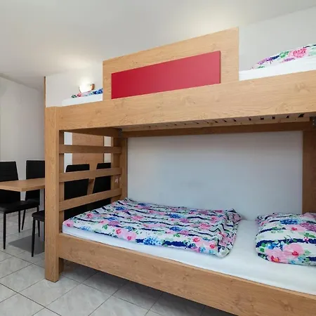 Oleander - Stone House With Shared Seasonal Swimming Pool Pašman