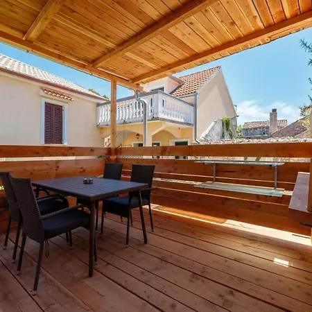 דירה Oleander - Stone House With Shared Seasonal Swimming Pool Pašman