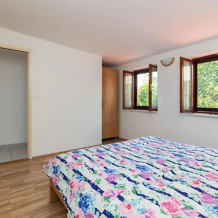 Oleander - Stone House With Shared Swimming Pool Apartment