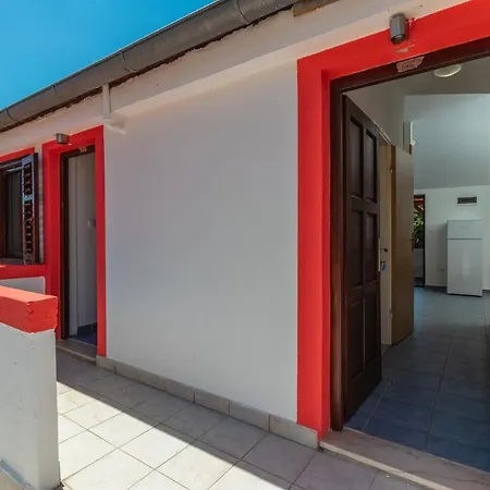 Oleander - Stone House With Shared Swimming Pool Apartment *