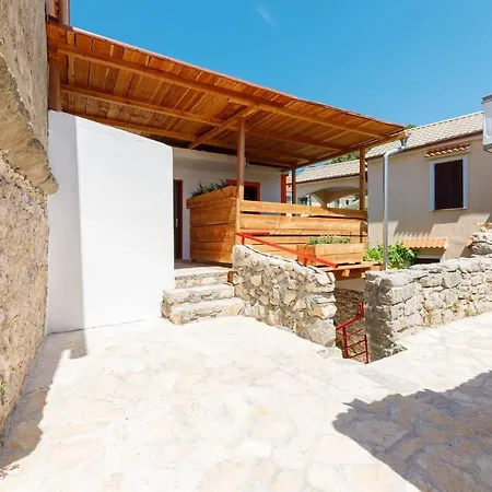 דירה Oleander - Stone House With Shared Seasonal Swimming Pool