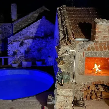Lägenhet Oleander - Stone House With Shared Seasonal Swimming Pool
