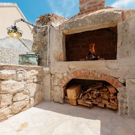 Oleander - Stone House With Shared Seasonal Swimming Pool דירה Pašman