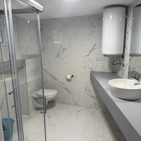 Oleander - Stone House With Shared Swimming Pool Apartment