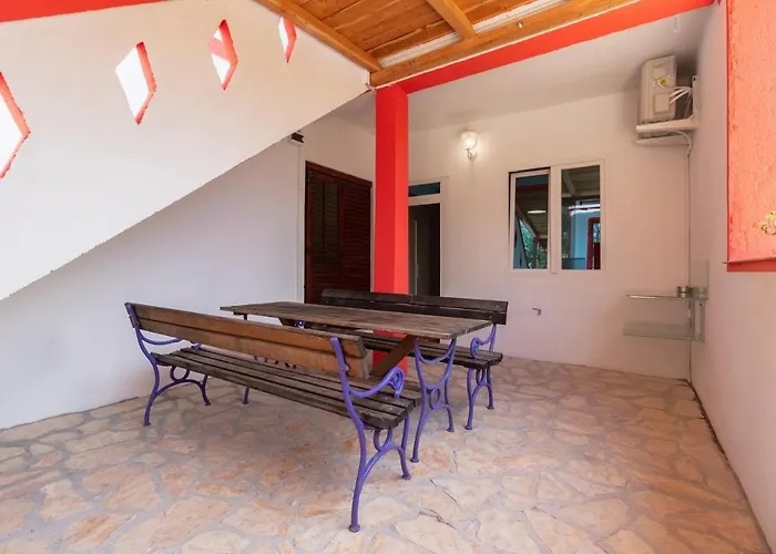 Oleander - Stone House With Shared Seasonal Swimming Pool Пашман