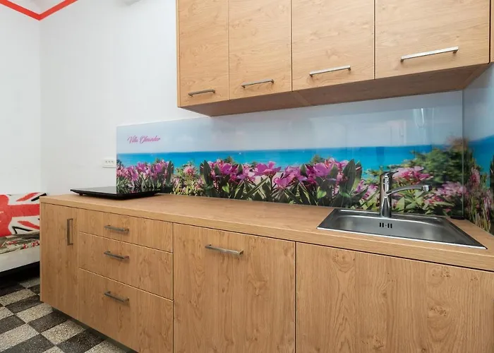 Oleander - Stone House With Shared Seasonal Swimming Pool