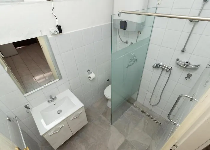 Oleander - Stone House With Shared Seasonal Swimming Pool Пашман