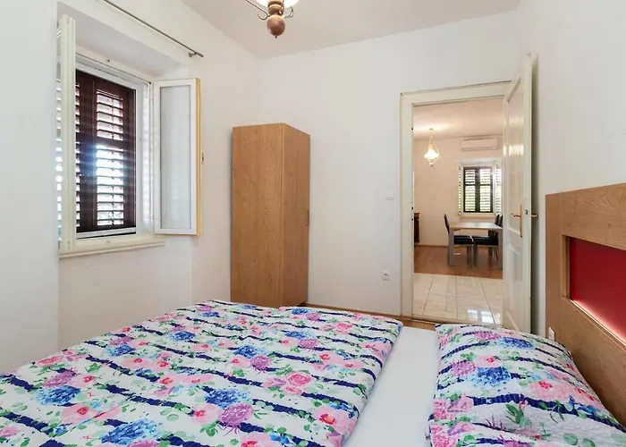 Апартаменты Oleander - Stone House With Shared Seasonal Swimming Pool Пашман