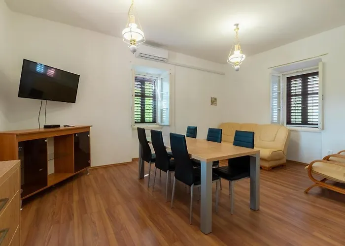 Oleander - Stone House With Shared Seasonal Swimming Pool Апартаменты *