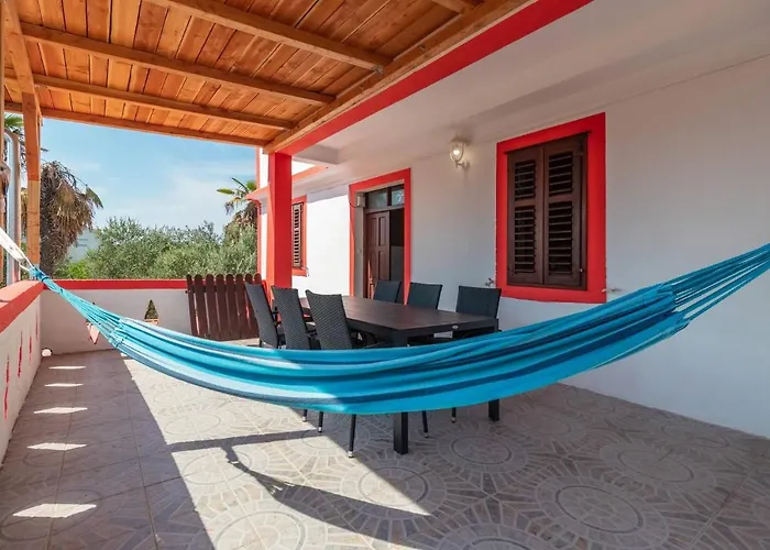 Oleander - Stone House With Shared Seasonal Swimming Pool Апартаменты *