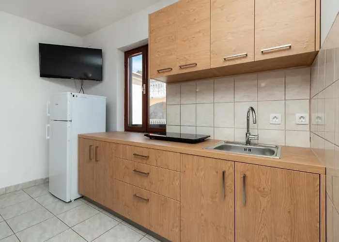 Апартаменты Oleander - Stone House With Shared Seasonal Swimming Pool Пашман