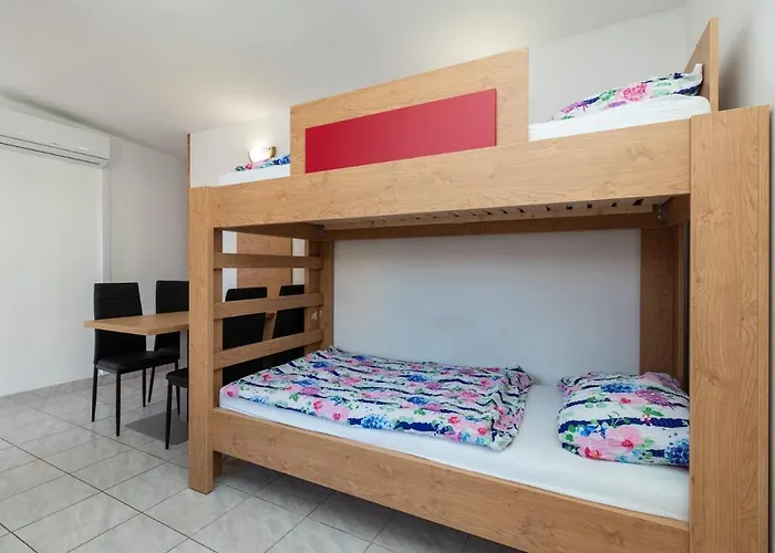 Oleander - Stone House With Shared Seasonal Swimming Pool Пашман