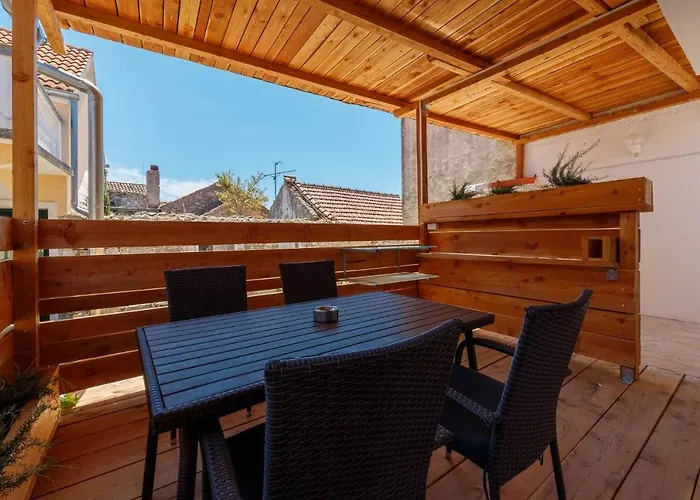 Oleander - Stone House With Shared Seasonal Swimming Pool * Пашман