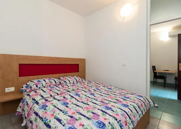 Oleander - Stone House With Shared Seasonal Swimming Pool * Пашман