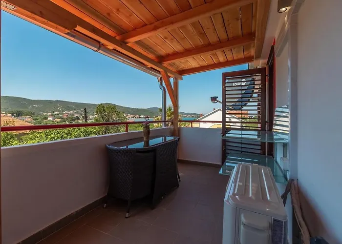 Апартаменты Oleander - Stone House With Shared Seasonal Swimming Pool *