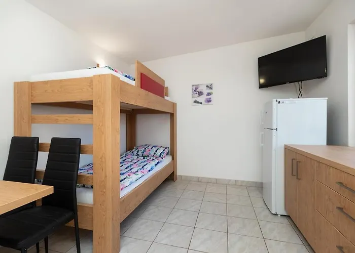 Oleander - Stone House With Shared Seasonal Swimming Pool *