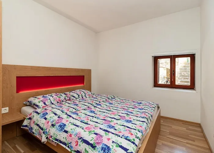 Oleander - Stone House With Shared Seasonal Swimming Pool Апартаменты *