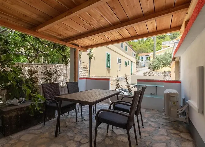 Апартаменты Oleander - Stone House With Shared Seasonal Swimming Pool *