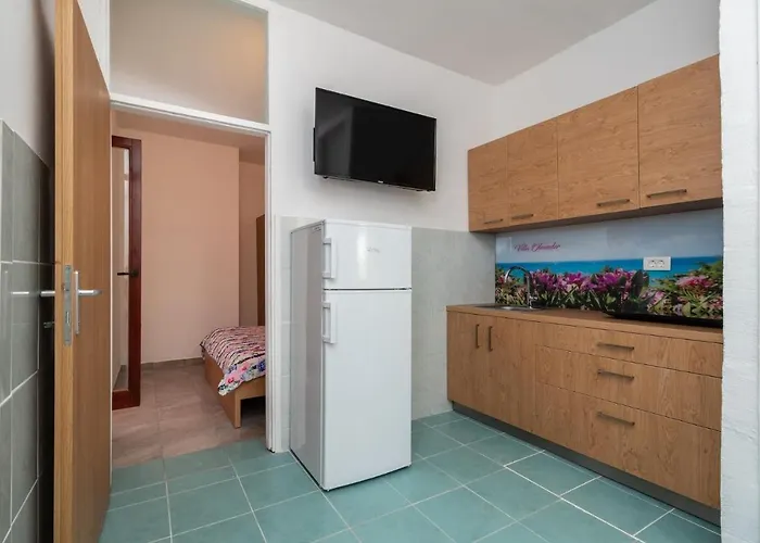 Oleander - Stone House With Shared Seasonal Swimming Pool Пашман