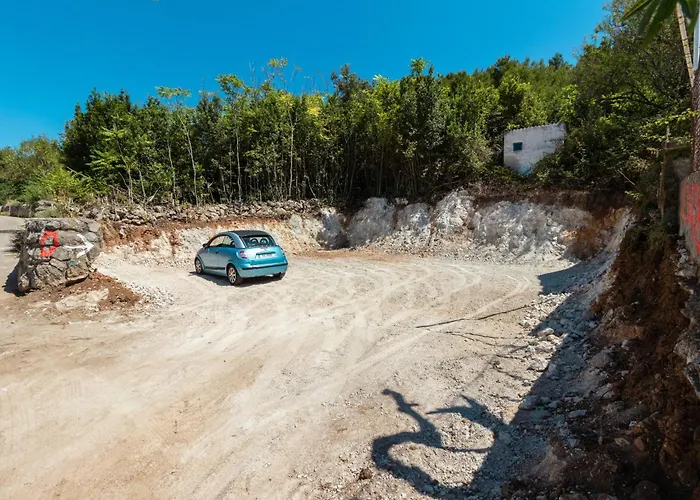 Апартаменты Oleander - Stone House With Shared Seasonal Swimming Pool