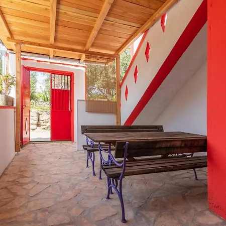 Oleander - Stone House With Shared Seasonal Swimming Pool *
