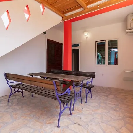 Oleander - Stone House With Shared Seasonal Swimming Pool Pašman