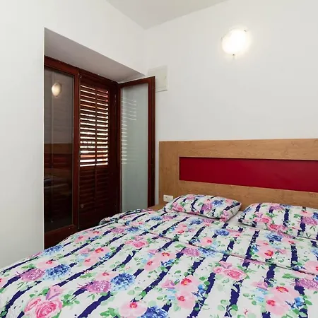 Appartement Oleander - Stone House With Shared Swimming Pool *