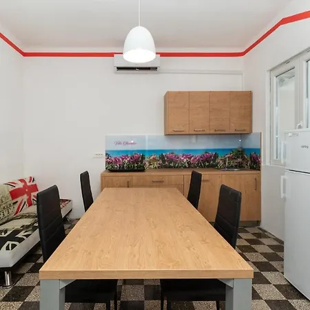 Oleander - Stone House With Shared Seasonal Swimming Pool * Pasman