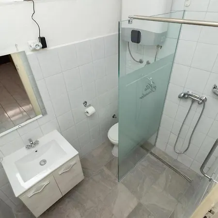 Oleander - Stone House With Shared Seasonal Swimming Pool Pašman