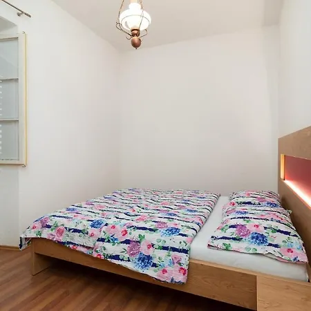 Appartement Oleander - Stone House With Shared Swimming Pool *