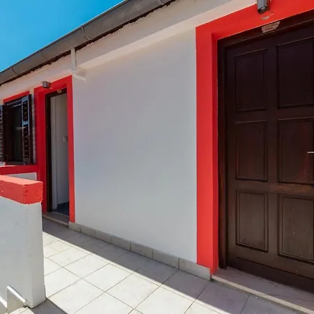 Oleander - Stone House With Shared Swimming Pool