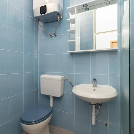 Oleander - Stone House With Shared Seasonal Swimming Pool Διαμέρισμα Pašman
