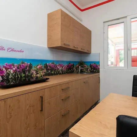 Oleander - Stone House With Shared Seasonal Swimming Pool