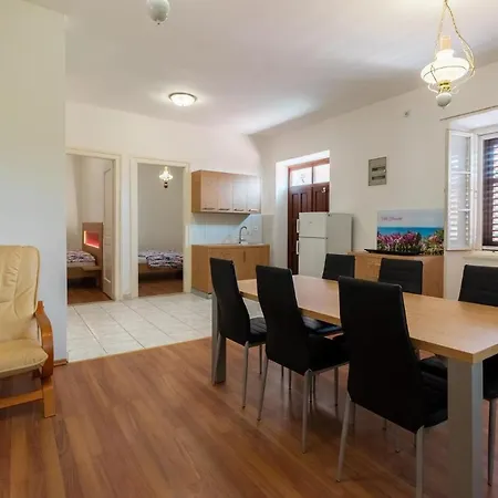 Oleander - Stone House With Shared Swimming Pool Appartement