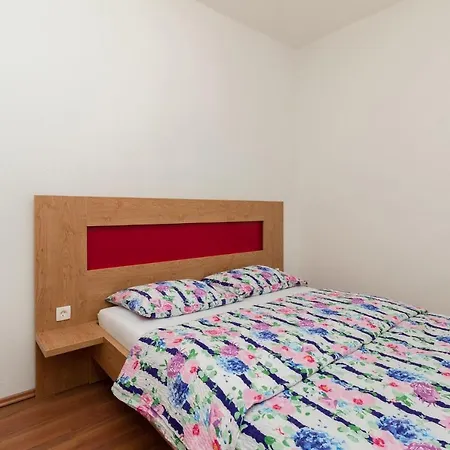 Appartement Oleander - Stone House With Shared Swimming Pool *