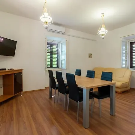 Oleander - Stone House With Shared Seasonal Swimming Pool Apartman *