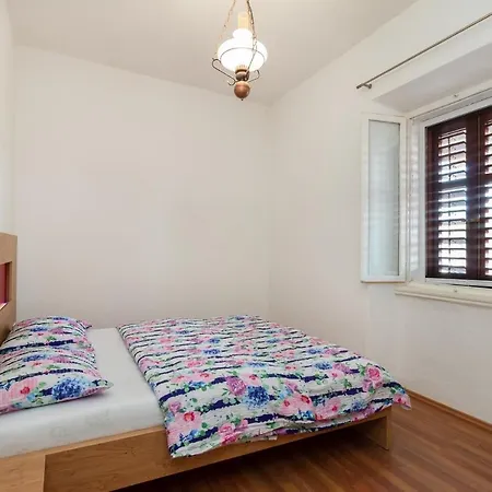 Oleander - Stone House With Shared Swimming Pool Appartement *