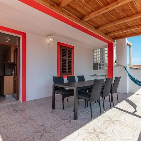 Oleander - Stone House With Shared Seasonal Swimming Pool Pašman