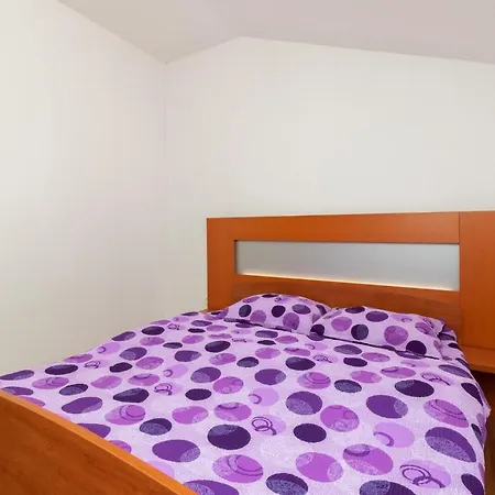 Appartement Oleander - Stone House With Shared Swimming Pool