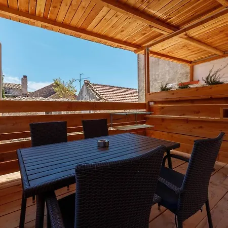 Oleander - Stone House With Shared Seasonal Swimming Pool * Pasman