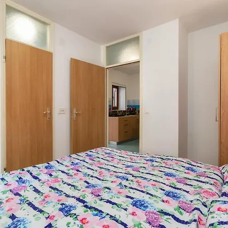 Appartement Oleander - Stone House With Shared Swimming Pool *