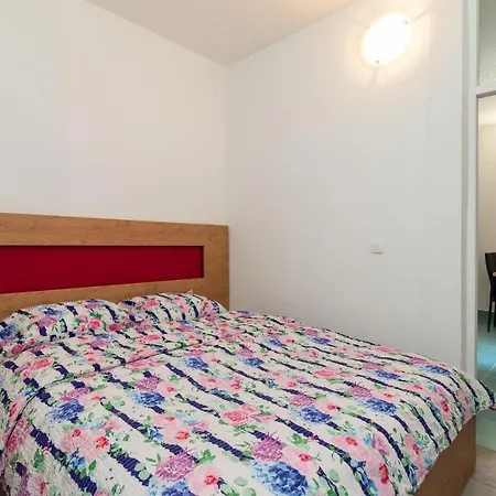 Oleander - Stone House With Shared Seasonal Swimming Pool * Pašman