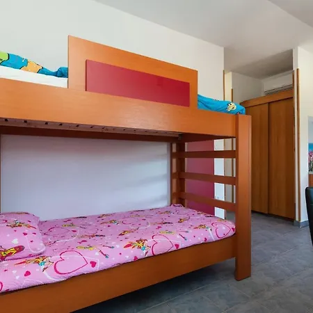 Appartement Oleander - Stone House With Shared Swimming Pool *
