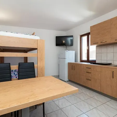 Oleander - Stone House With Shared Seasonal Swimming Pool * Pasman