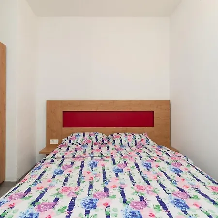 Appartement Oleander - Stone House With Shared Swimming Pool