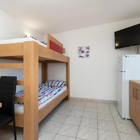 Oleander - Stone House With Shared Seasonal Swimming Pool *