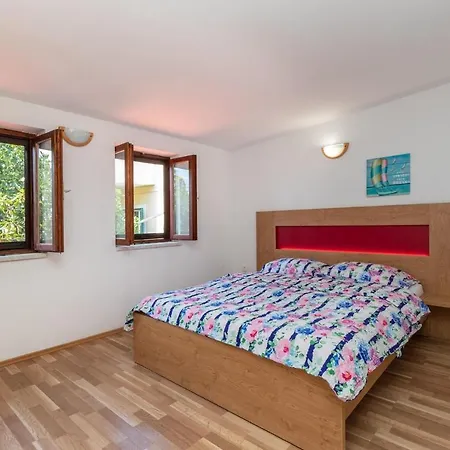 Appartement Oleander - Stone House With Shared Swimming Pool