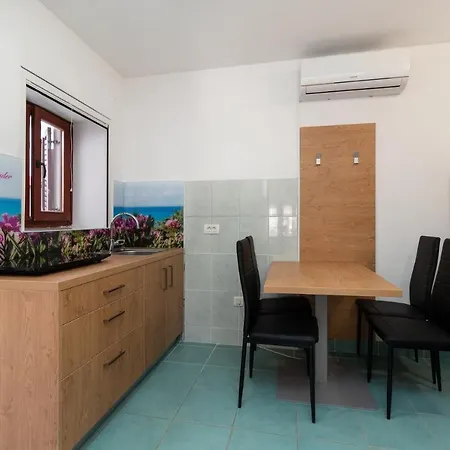 Oleander - Stone House With Shared Swimming Pool Appartement