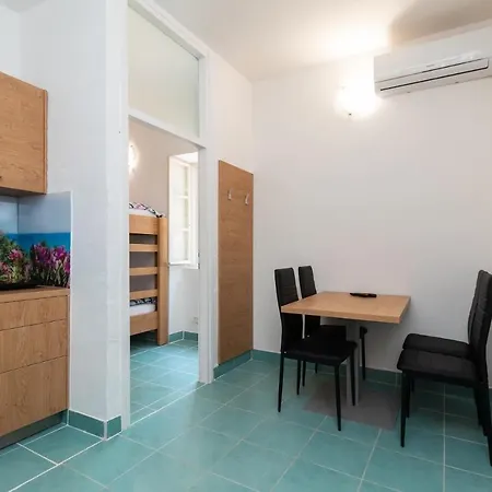 Διαμέρισμα Oleander - Stone House With Shared Seasonal Swimming Pool *